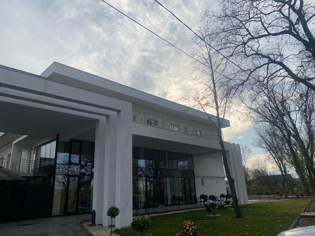 Ocaua Lui Cuza Hotel Tecuci ภายนอก รูปภาพ