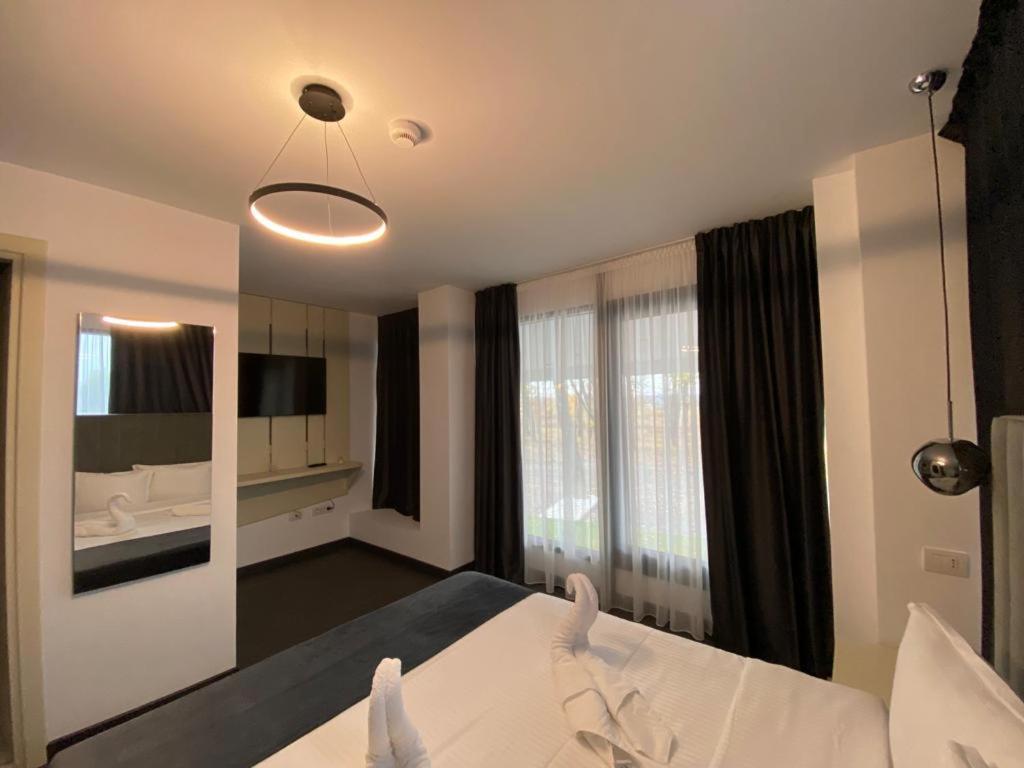 Ocaua Lui Cuza Hotel Tecuci ภายนอก รูปภาพ