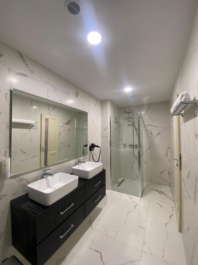 Ocaua Lui Cuza Hotel Tecuci ภายนอก รูปภาพ