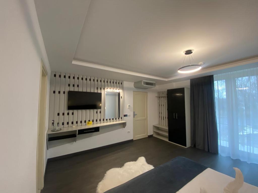 Ocaua Lui Cuza Hotel Tecuci ภายนอก รูปภาพ
