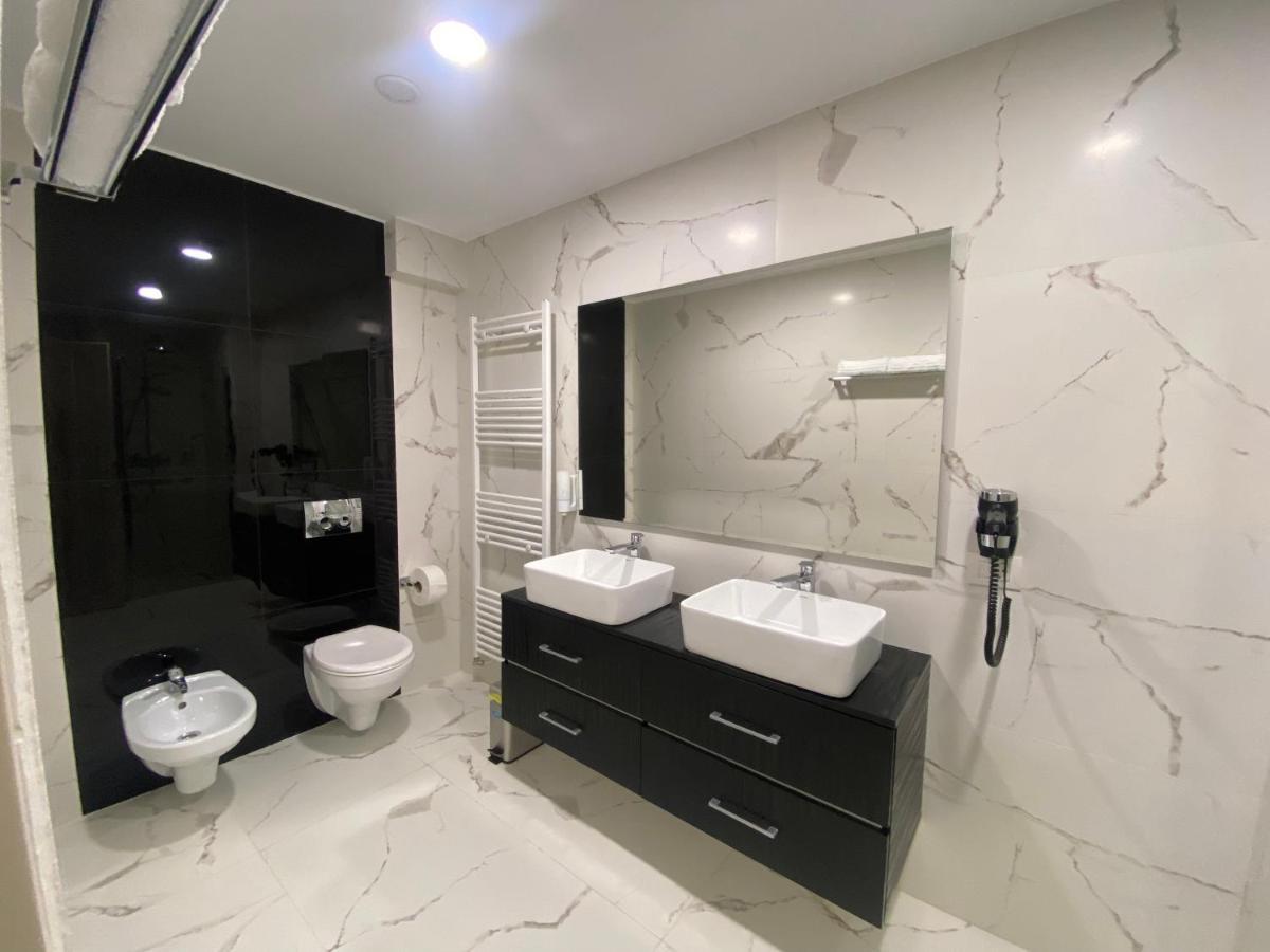 Ocaua Lui Cuza Hotel Tecuci ภายนอก รูปภาพ
