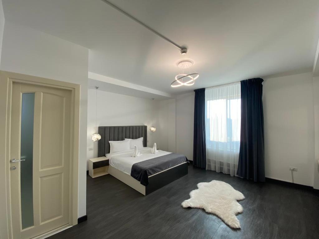 Ocaua Lui Cuza Hotel Tecuci ภายนอก รูปภาพ